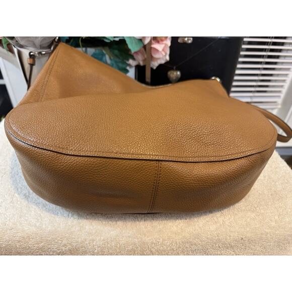 COACH Turnlock Hobo Shoulder Bag Pebble Leather 24771 (bar thrifty